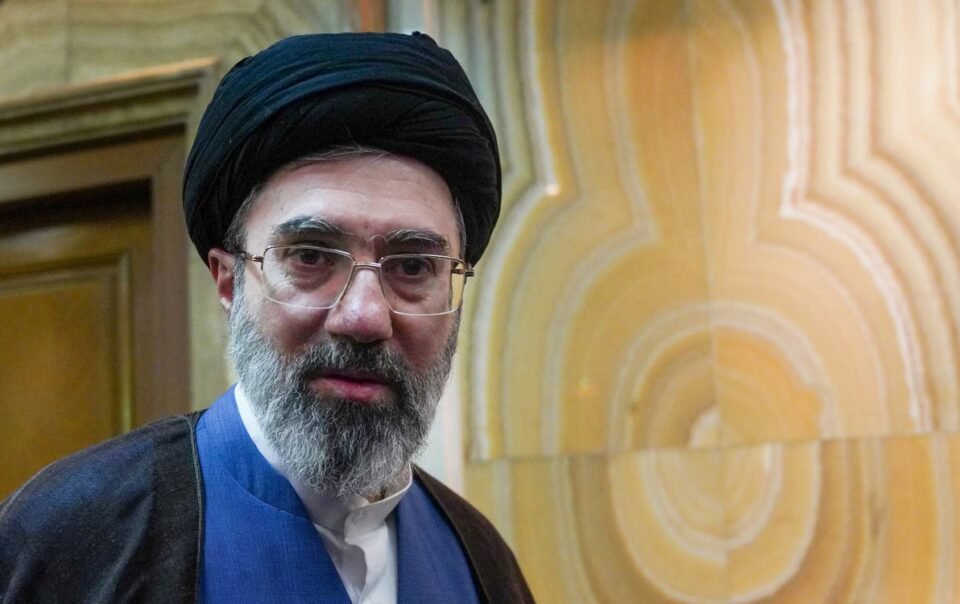 lanh-tu-toi-cao-iran-mojtaba-khamenei-ra-tuyen-bo-moi,-the-se-bao-thu-cho-cha