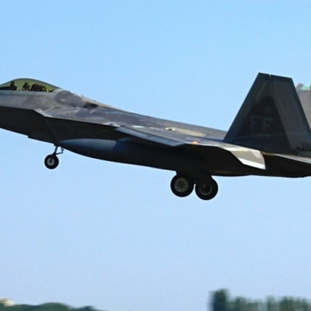 my-rut-loat-tiem-kich-f-22-khoi-israel