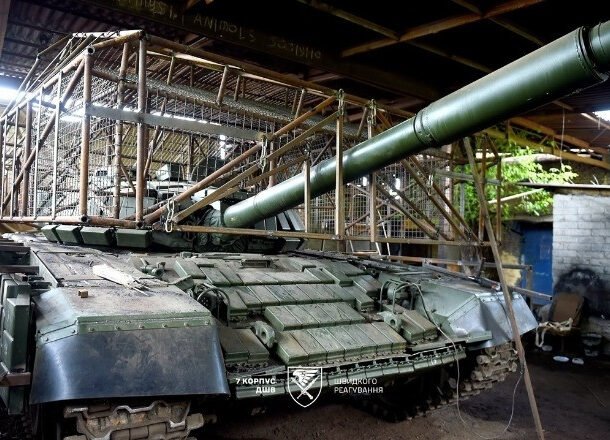 can-canh-xe-tang-t-72-cua-nga-bi-ukraine-thu-giu-o-donetsk