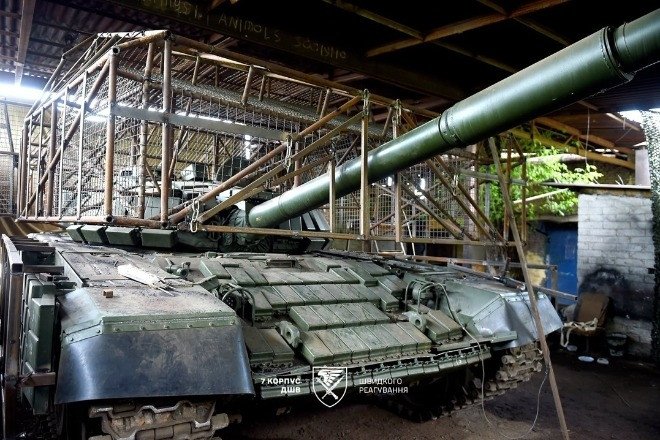 can-canh-xe-tang-t-72-cua-nga-bi-ukraine-thu-giu-o-donetsk