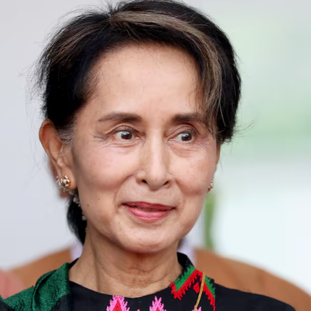myanmar-cam-ket-se-cham-soc-ba-aung-san-suu-kyi-chu-dao