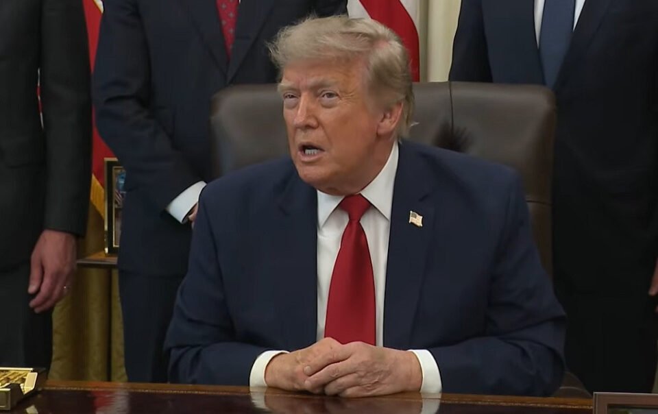 ong-trump-coi-ban-ghi-nho-ky-voi-iran-‘chi-la-phep-thu’