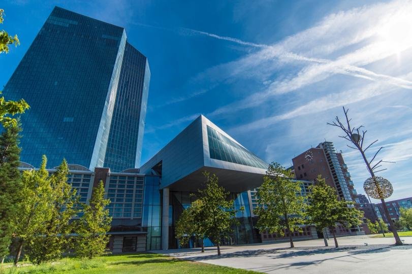 ecb-chon-cac-cong-ty-bao-gom-deutsche-bank,-revolut-de-thi-diem-dong-euro-ky-thuat-so