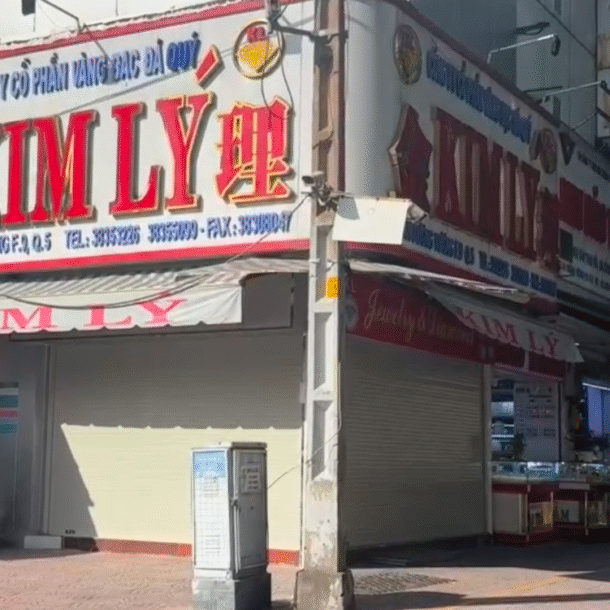 tiem-vang-kim-ly,-ngoc-tam-dong-loat-dong-cua