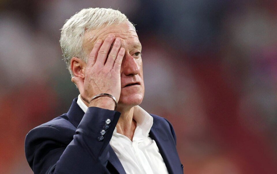 hlv-deschamps:-trong-tai-du-dang-cap-chua?