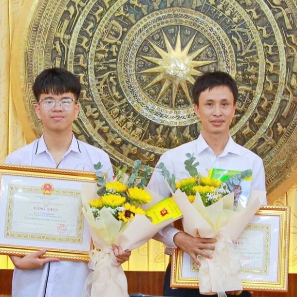 thanh-hoa-tang-bang-khen-cho-hoc-sinh-doat-giai-olympic-quoc-te-va-khu-vuc