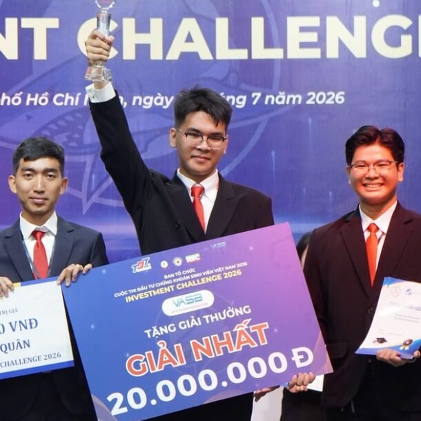 gan-3.000-sinh-vien-thi-dau-tu-chung-khoan,-chung-ket-giao-dich-bang-tien-that