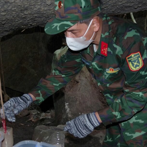 da-nang-tim-thay-2-hai-cot-liet-si-trong-hang-da-tung-phat-hien-5-hai-cot
