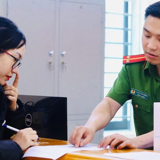 khong-yeu-cau-xuat-trinh-giay-xac-nhan-thong-tin-cu-tru-neu-da-khai-thac-duoc-du-lieu-tren-vneid