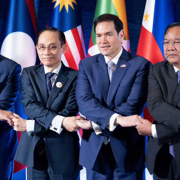 viet-nam-nhac-eo-bien-hormuz-va-thuong-mai-coi-mo-tai-hoi-nghi-co-ngoai-truong-my