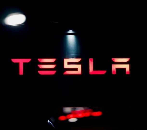 tesla-giu-kho-bac-bitcoin-on-dinh,-bao-cao-khoan-lo-giam-gia-112-trieu-usd