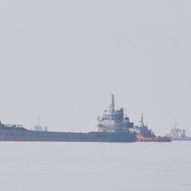 trung-dong-toi-23-7:-truc-chi-trung-quoc,-hai-sieu-tau-cho-dau-thu-lenh-phong-toa-bien-do