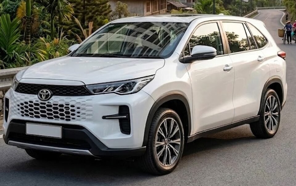 toyota-innova-cross-moi-lo-ro-dau-xe-giong-hilux-the-he-moi,-nang-cap-adas