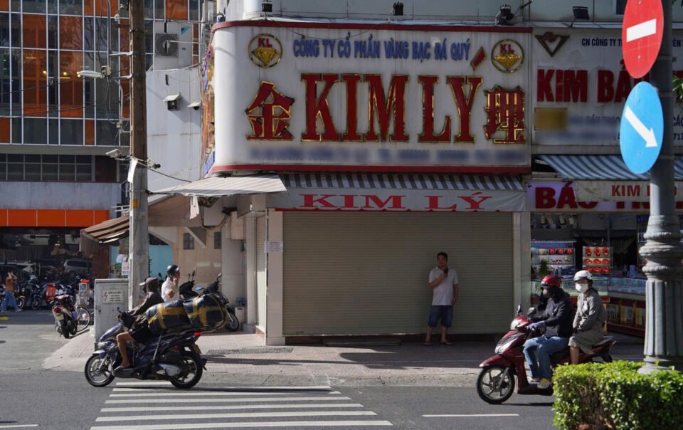 chu-tiem-vang,-kim-cuong-kim-ly-tuyen-bo-lam-an-chan-chinh,-uy-tin-truoc-khi-bi-khoi-to