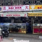 Người dân xếp hàng bán vàng, chịu lỗ cả chục triệu đồng/lượng: Khi nào kết thúc?