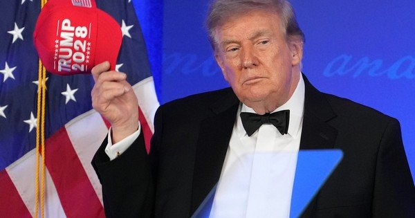 &ocirc;ng-trump-n&oacute;i-ve-kha-nang-tranh-cu-nhiem-ky-3-tai-tiec-b&aacute;o-ch&iacute;-nh&agrave;-trang
