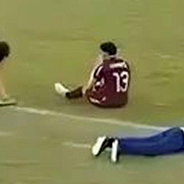 bay-ong-tran-vao-san-khien-cau-thu-hoang-so,-tron-vao-phong-thay-do-o-tran-chung-ket-u20-brazil