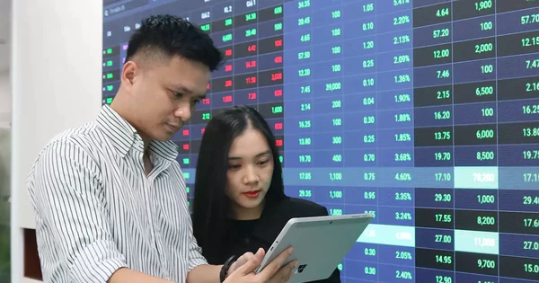 vn-index-mat-hon-100-diem-trong-mot-tuan:-dieu-gi-cho-doi-nha-dau-tu?