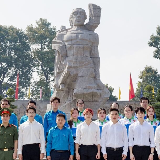 nghe-si,-kol-cung-tinh-nguyen-vien-phong,-chong-ma-tuy-tp.hcm-tri-an-cac-anh-hung-liet-si