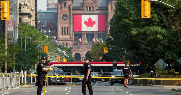 no-s&uacute;ng-truoc-l&atilde;nh-su-qu&aacute;n-my-o-toronto