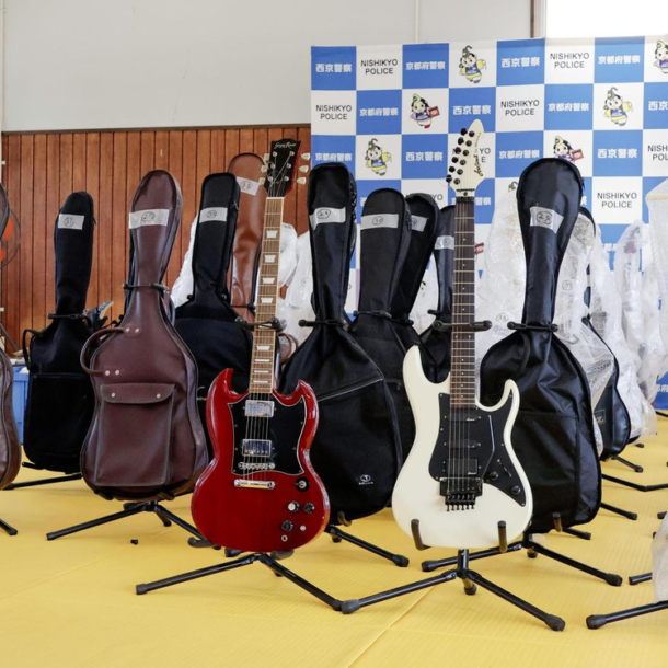 bi-bat-vi-‘tra-tan’-hang-xom-bang-tieng-guitar-suot-7-nam
