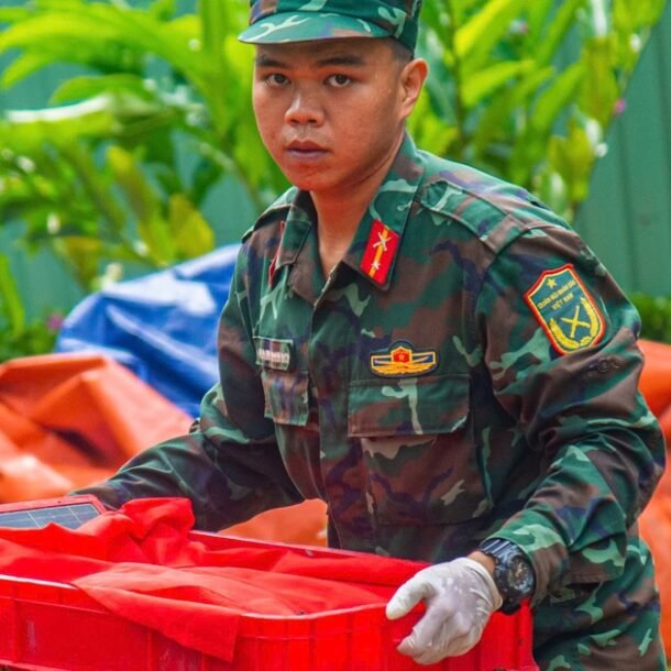 dam-mua-doi-nang-tim-them-19-bo-hai-cot-liet-si-tai-cong-vien-le-thi-rieng