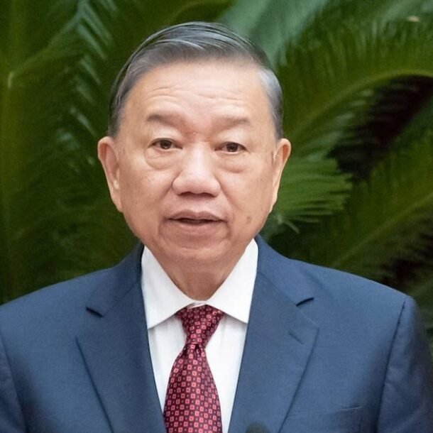 dang-vien-khong-duoc-co-xuy-cho-xuat-ban-pham-xuyen-tac-lich-su,-boi-nho-lanh-tu