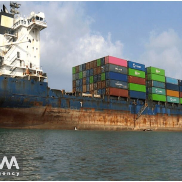 tau-container-iran-xuyen-thung-vong-vay-tren-bien-cua-my