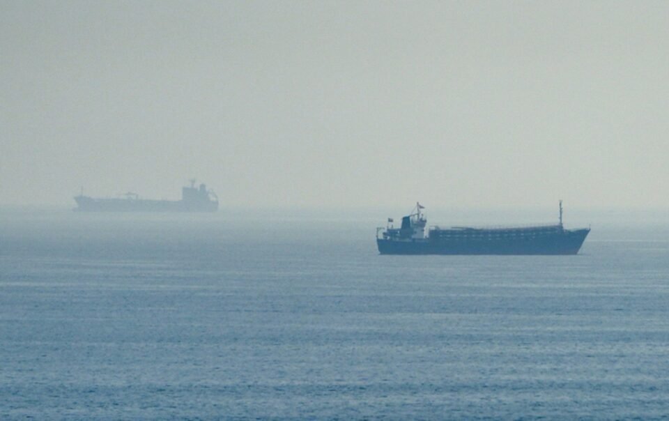 trung-dong-toi-31-7:-iran-tuyen-bo-tan-cong-2-tau-cho-dau-duoc-my-‘ho-tong-tu-tren-khong’