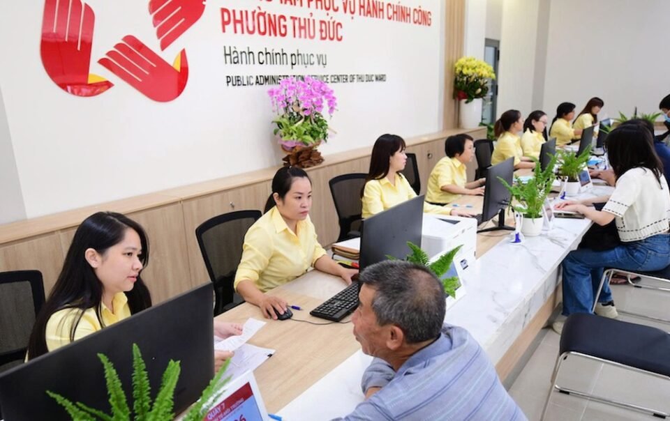 chinh-phu:-mo-rong-nguon-tiep-nhan-cong-chuc,-quy-dinh-moi-ve-xep-luong,-bo-nhiem