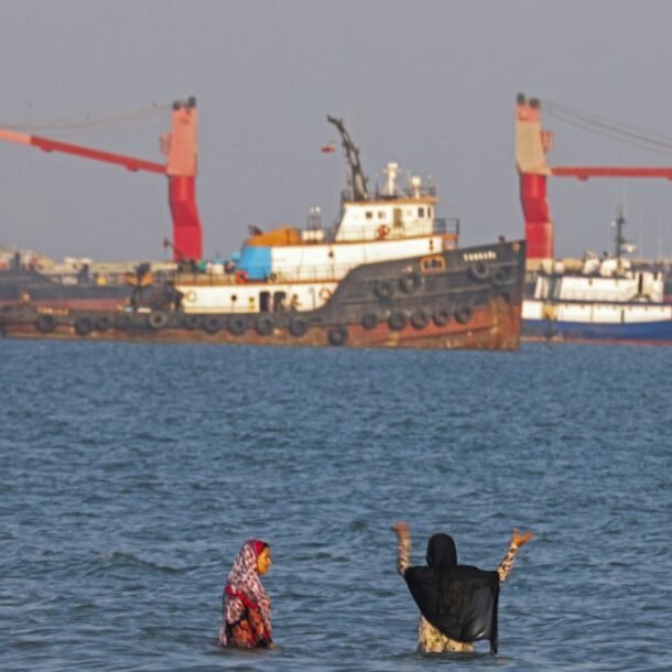 iran-ra-dieu-kien-mo-lai-eo-bien-hormuz