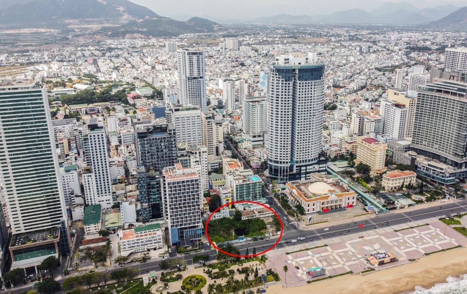 lay-y-kien-cong-dong-ve-du-an-to-hop-thuong-mai-xay-tren-khu-‘dat-vang’-ben-bien-nha-trang