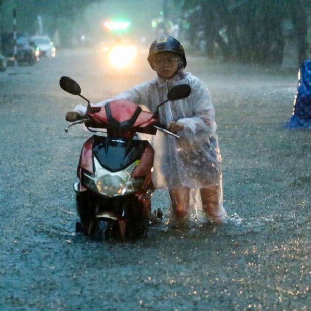ha-noi-cung-nhieu-tinh-phia-bac-mua-lon,-canh-bao-ngap-lut,-lu-quet,-sat-lo-dat