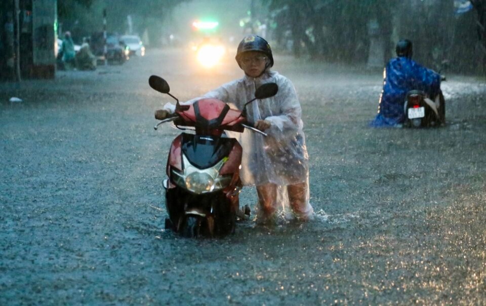 ha-noi-cung-nhieu-tinh-phia-bac-mua-lon,-canh-bao-ngap-lut,-lu-quet,-sat-lo-dat
