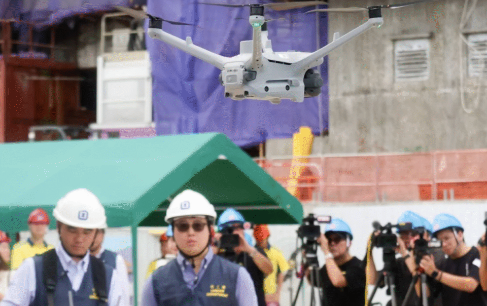 drone-ai-bat-dau-‘san’-nguoi-hut-thuoc-len-o-cong-truong-hong-kong