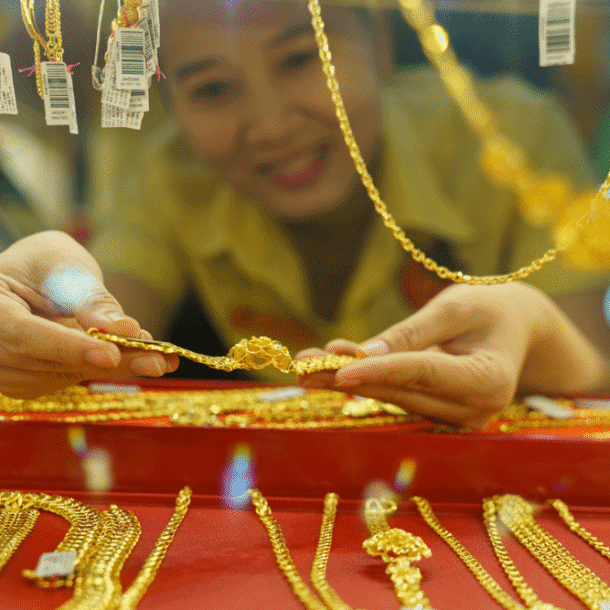 gia-vang-tang-manh,-cac-ong-lon-co-dong-thai-bat-ngo-sau-cu-roi-6-thang