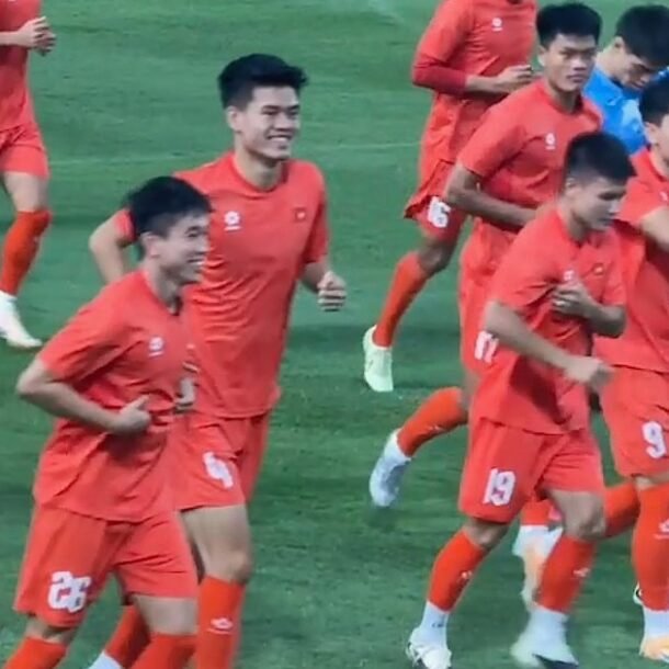 hlv-kim-sang-sik-‘uu-ai’-4-cau-thu-truoc-tran-viet-nam-–-campuchia