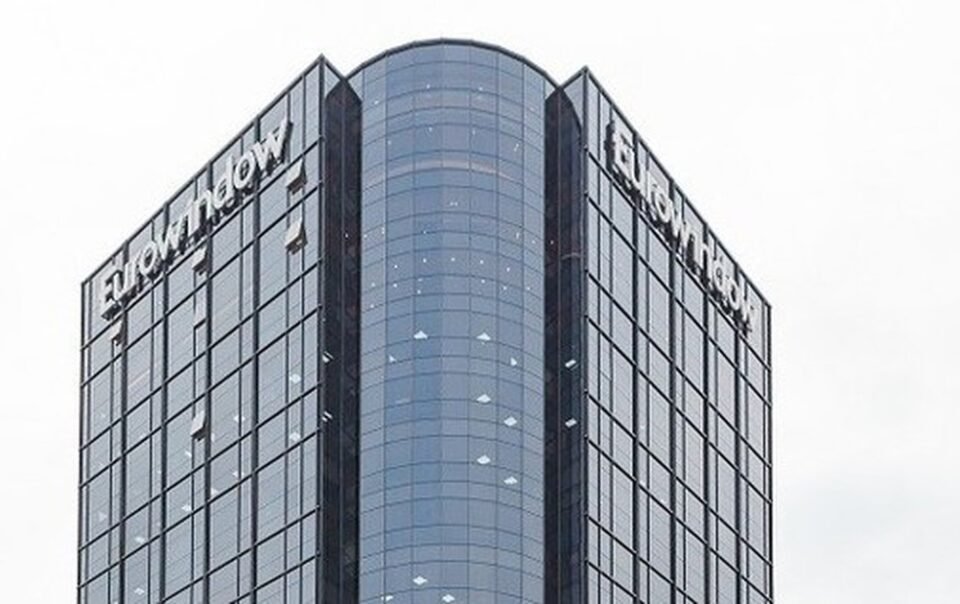 eurowindow-lien-quan-the-nao-toi-ca-vpbank,-techcombank?