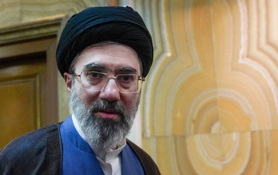 tong-thong-iran-thua-nhan-‘dang-rat-kho’-lien-lac-voi-lanh-tu-toi-cao-mojtaba-khamenei