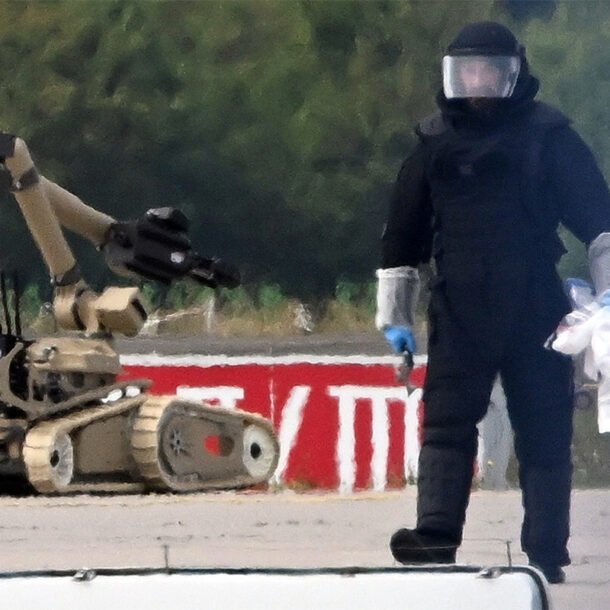 duc-‘bao-dong-do’-sau-vu-phat-hien-uav-mang-chat-no-o-san-bay