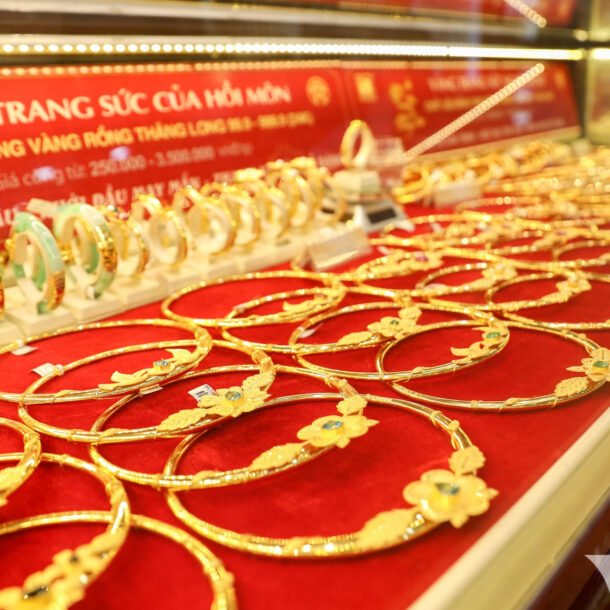 gia-vang-hom-nay-6/8/2026:-vang-tang-vot-vuot-nguong-can,-sjc-va-nhan-tron-bat-tang