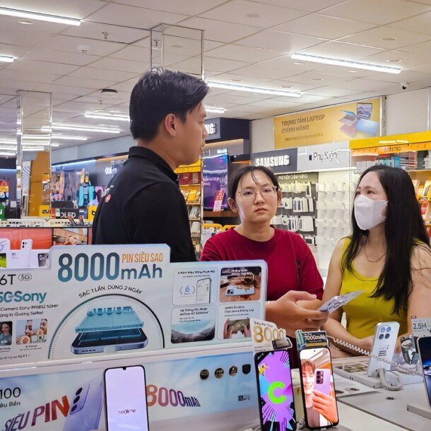 mua-tuu-truong-thanh-‘mua-vang’-cua-ban-le-cong-nghe,-thoi-trang