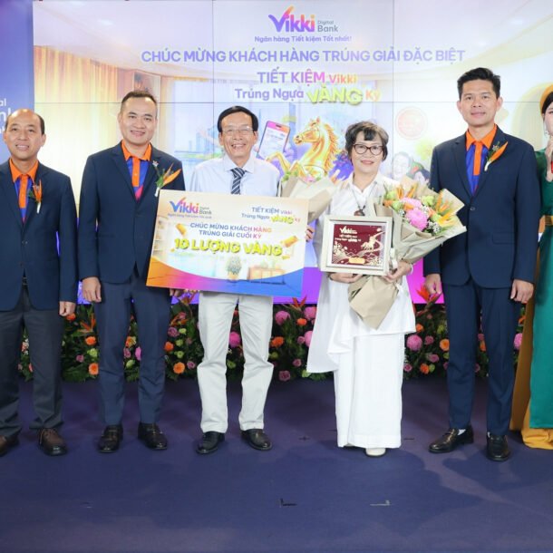 lo-dien-chu-nhan-ngua-vang-10-luong-sjc,-vikki-khai-cuoc-mua-bong-vang-ky