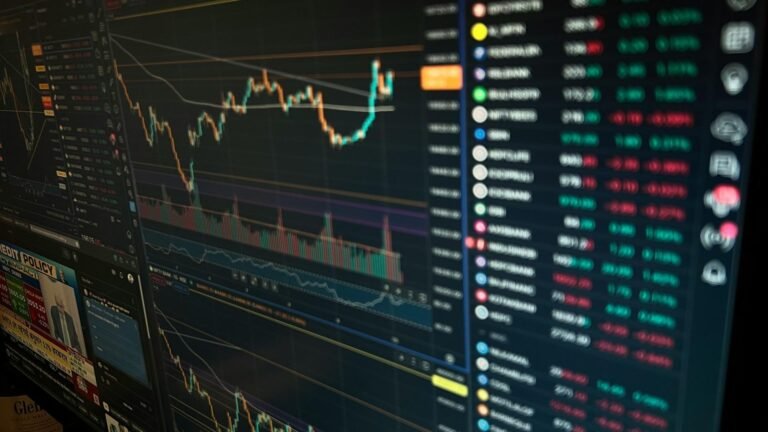 bitcoin-investors-pour-$853-million-into-spot-etfs.-blackrock’s-ibit-claims-the-bulk