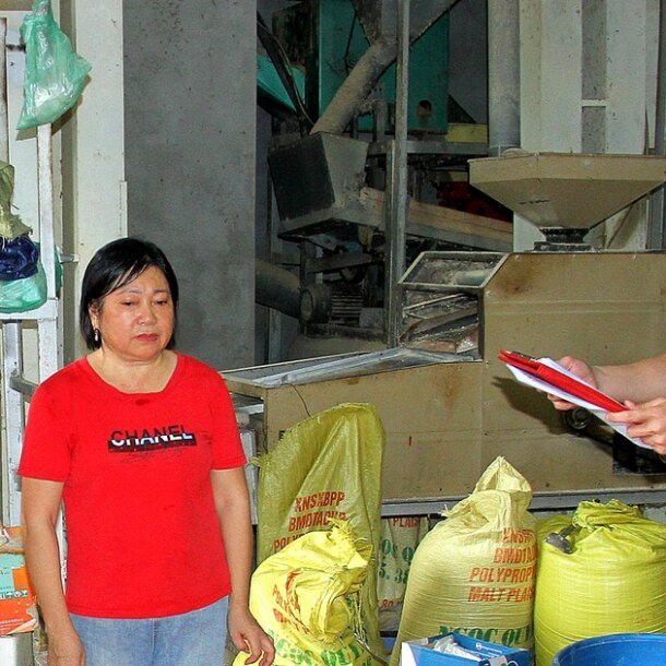 khoi-to-giam-doc-cong-ty-va-chu-cua-hang-ban-gao-‘nhai’-seng-cu-muong-khuong