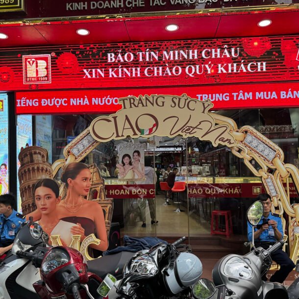 pho-vang-ha-noi-hiu-hat,-do-xo-ban-vang-o-tphcm;-50.000-doi-giay-nike-bi-lam-gia