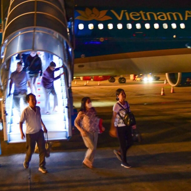 san-bay-tan-son-nhat-2-lan-tam-dung-cat,-ha-canh-vi-drone-xam-nhap