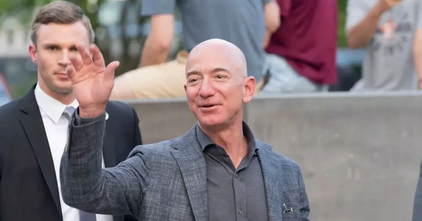 ty-phu-jeff-bezos-sap-mua-liverpool