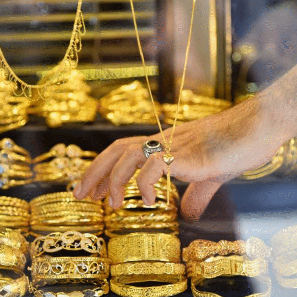 vang-‘tau-luon’-tu-5600-xuong-duoi-4.000-usd:-kich-ban-nao-cho-cuoi-nam?