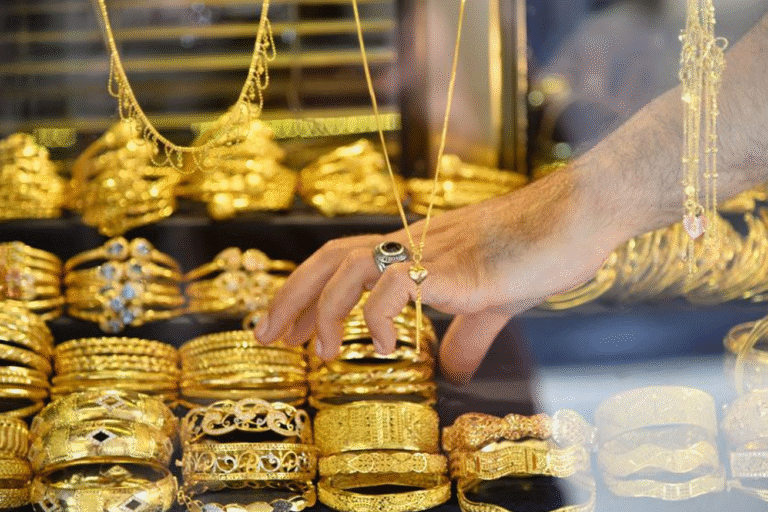 vang-‘tau-luon’-tu-5600-xuong-duoi-4.000-usd:-kich-ban-nao-cho-cuoi-nam?
